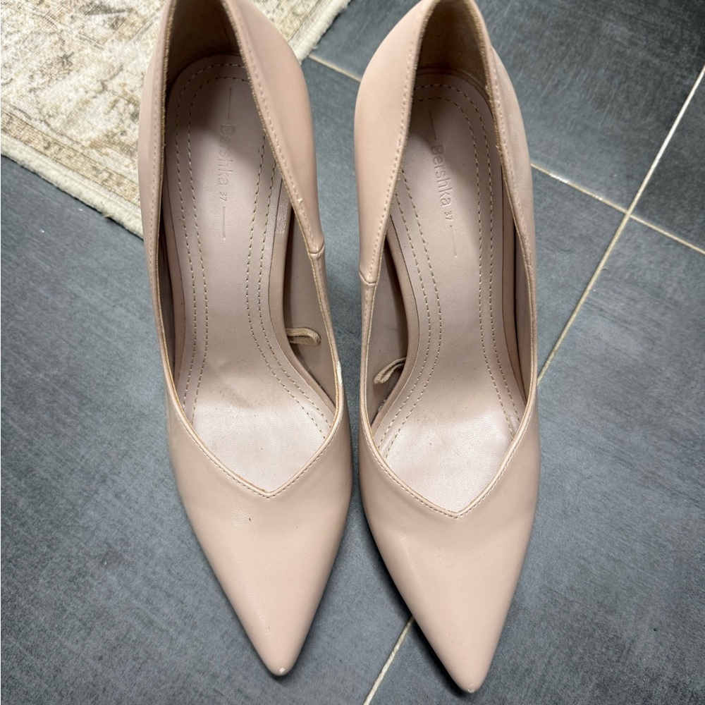 Stradivarius nude heels size 37